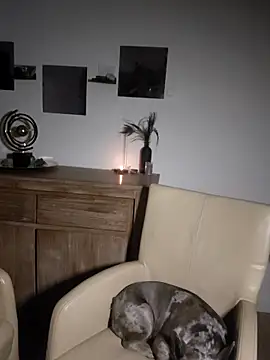 Snapshot of Foxy-Milfy chatting on 10-21-25, 11:38 Foxy-Milfy online show from 10-21-25, 11:38