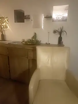 Snapshot of Foxy-Milfy chatting on 10-31-25, 02:12 Foxy-Milfy online show from 10-31-25, 02:12