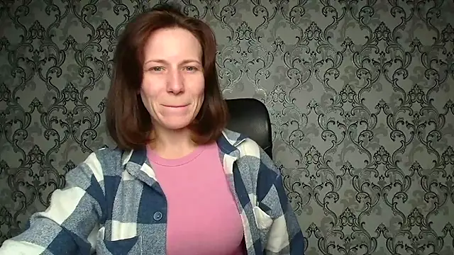 Kelly Kisss online show from 12-19-25, 10:44