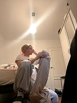 pbyariel- online show from 11-04-25, 03:44