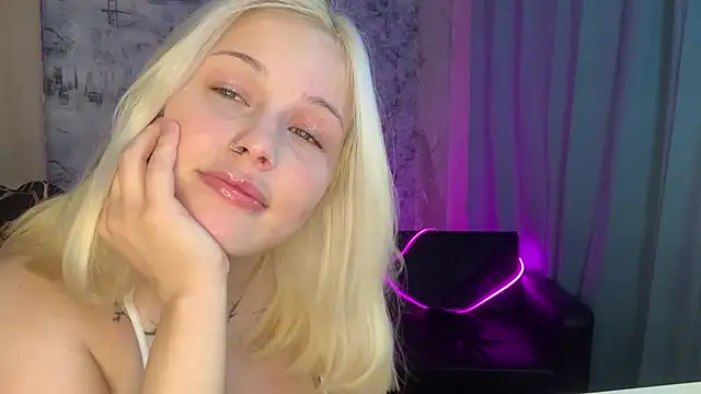 Snapshot of Mia_Sakuraa chatting on 09-15-25, 04:29 Mia Sakuraa online show from 09-15-25, 04:29