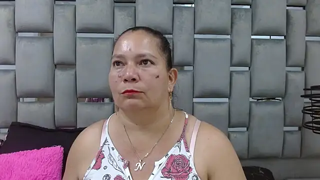 Snapshot of loly47 chatting on 10-24-25, 11:12 loly47 online show from 10-24-25, 11:12