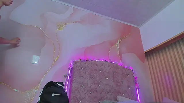 violet taylor  online show from 12-17-25, 02:17