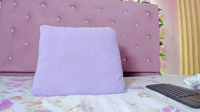 violet taylor  online show from 06-11-26, 02:22
