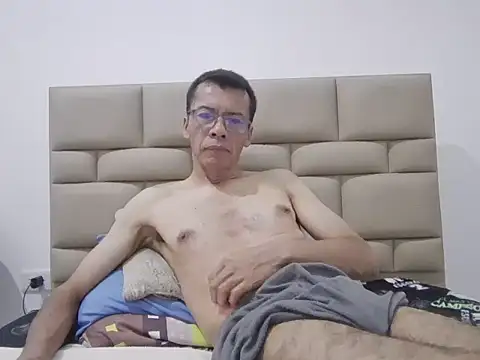 skinnylatino51 online show from 01-08-26, 12:24