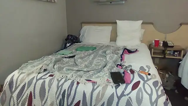 Snapshot of Skater1287 chatting on 03-12-26, 02:29 Skater1287 online show from 03-12-26, 02:29