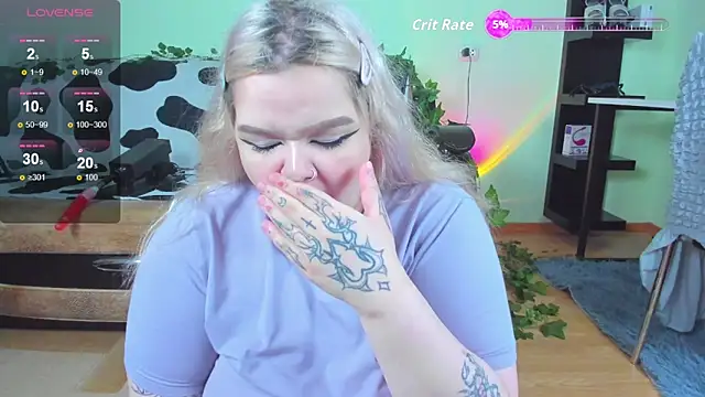 Snapshot of _CandyM1lky_ chatting on 09-11-25, 06:24 CandyM1lky online show from 09-11-25, 06:24