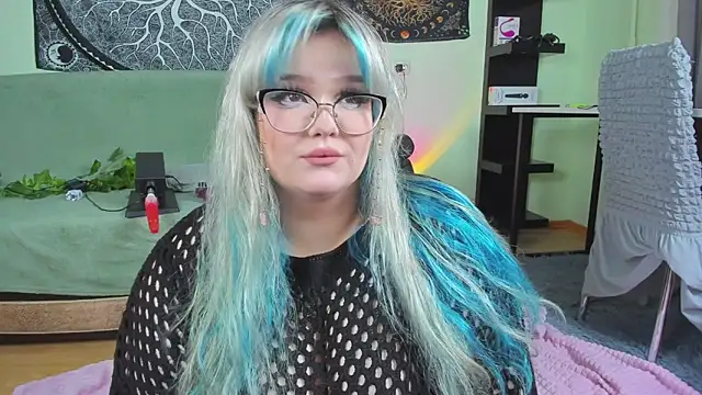 Snapshot of _CandyM1lky_ chatting on 10-20-25, 06:36 CandyM1lky online show from 10-20-25, 06:36