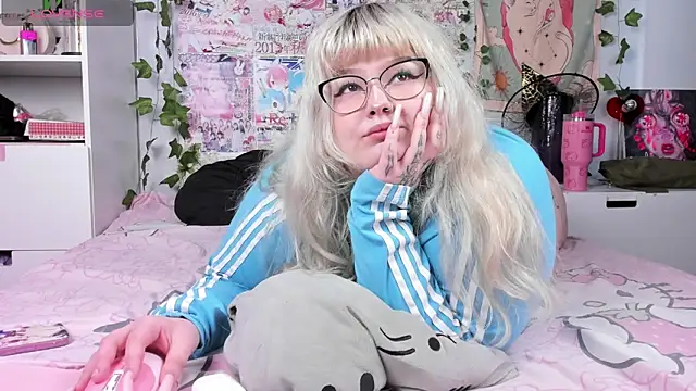  CandyM1lky  online show from 04-24-26, 08:06