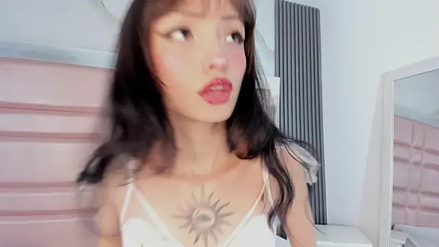 Snapshot of MaddieStark chatting on 10-16-25, 07:04 MaddieStark online show from 10-16-25, 07:04