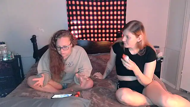 Snapshot of XxMidnightMysteryxX chatting on 11-13-25, 04:06 XxMidnightMysteryxX online show from 11-13-25, 04:06