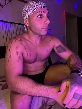 1Richrichard1 online show from 06-12-26, 06:51