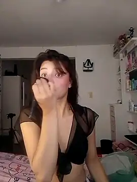 Snapshot of Emmantho chatting on 10-11-25, 04:38 Emmantho online show from 10-11-25, 04:38