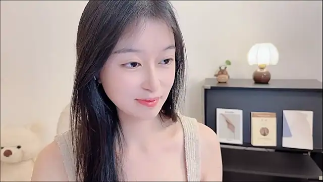 Snapshot of Onechestnut chatting on 10-21-25, 12:06 Onechestnut online show from 10-21-25, 12:06