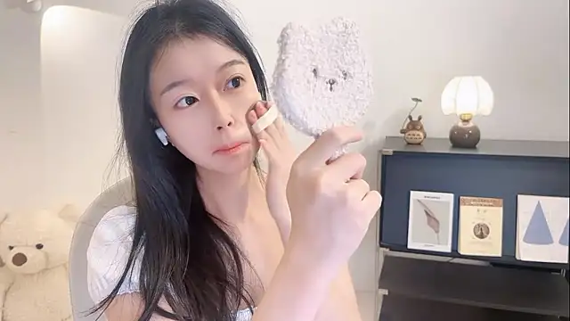 Snapshot of Onechestnut chatting on 11-13-25, 05:39 Onechestnut online show from 11-13-25, 05:39