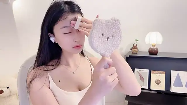 Snapshot of Onechestnut chatting on 11-15-25, 06:22 Onechestnut online show from 11-15-25, 06:22