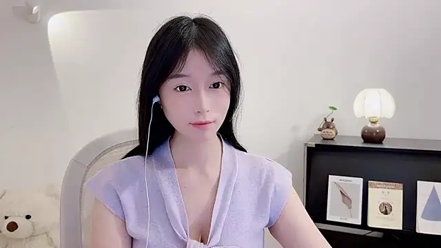 Snapshot of Onechestnut chatting on 11-17-25, 06:08 Onechestnut online show from 11-17-25, 06:08