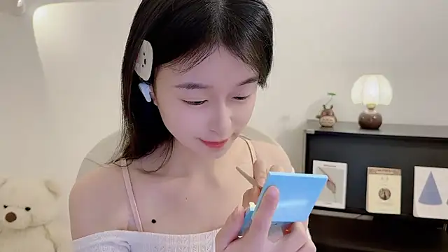 Snapshot of Onechestnut chatting on 12-02-25, 06:30 Onechestnut online show from 12-02-25, 06:30