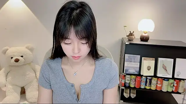 Snapshot of Onechestnut chatting on 06-11-26, 03:59 Onechestnut online show from 06-11-26, 03:59