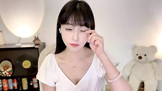 Snapshot of Onechestnut chatting on 07-22-26, 12:08 Onechestnut online show from 07-22-26, 12:08