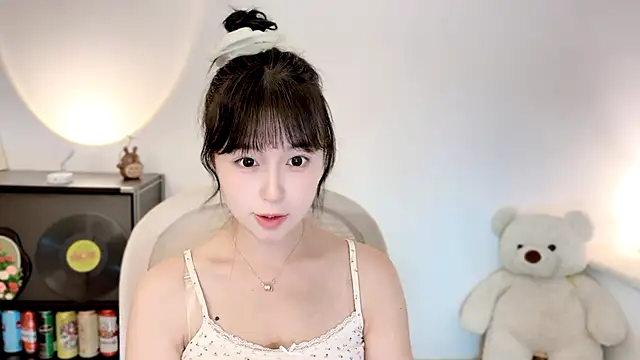Snapshot of Onechestnut chatting on 07-28-26, 03:21 Onechestnut online show from 07-28-26, 03:21