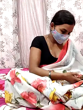 Snapshot of Lalitha-1995 chatting on 09-14-25, 04:06 Lalitha-1995 online show from 09-14-25, 04:06