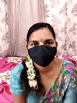 Snapshot of Lalitha-1995 chatting on 09-25-25, 06:39 Lalitha-1995 online show from 09-25-25, 06:39