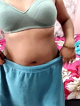 Snapshot of Lalitha-1995 chatting on 10-16-25, 04:57 Lalitha-1995 online show from 10-16-25, 04:57