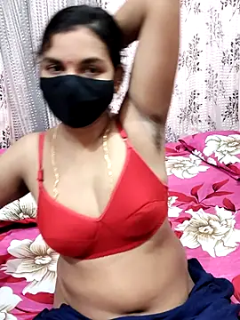 Snapshot of Lalitha-1995 chatting on 10-19-25, 05:57 Lalitha-1995 online show from 10-19-25, 05:57