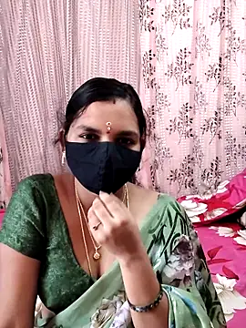 Snapshot of Lalitha-1995 chatting on 11-17-25, 05:13 Lalitha-1995 online show from 11-17-25, 05:13