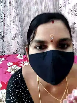 Snapshot of Lalitha-1995 chatting on 11-20-25, 06:13 Lalitha-1995 online show from 11-20-25, 06:13