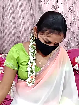 Snapshot of Lalitha-1995 chatting on 11-21-25, 05:06 Lalitha-1995 online show from 11-21-25, 05:06