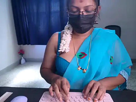 Snapshot of Anjalistar chatting on 09-12-25, 04:12 Anjalistar online show from 09-12-25, 04:12