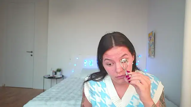 Snapshot of EwelynScott chatting on 10-06-25, 03:48 EwelynScott online show from 10-06-25, 03:48