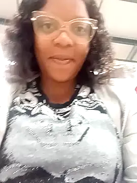 Snapshot of SexyMellon chatting on 10-04-25, 08:34 SexyMellon online show from 10-04-25, 08:34