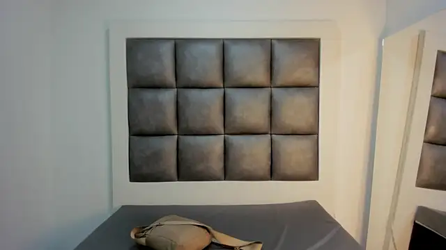 Snapshot of Mia_lopez__ chatting on 09-16-25, 01:01 Mia lopez   online show from 09-16-25, 01:01