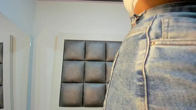 Snapshot of Mia_lopez__ chatting on 09-18-25, 12:29 Mia lopez   online show from 09-18-25, 12:29