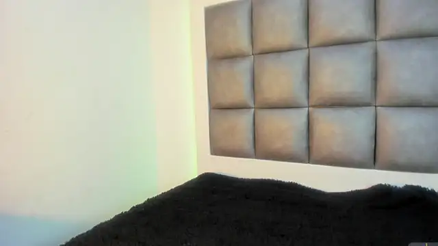 Snapshot of Mia_lopez__ chatting on 09-30-25, 01:27 Mia lopez   online show from 09-30-25, 01:27