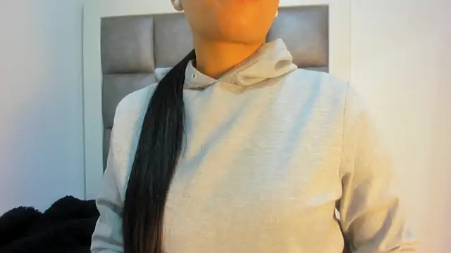 Snapshot of Mia_lopez__ chatting on 10-17-25, 11:57 Mia lopez   online show from 10-17-25, 11:57