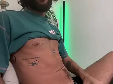 Snapshot of italien13 chatting on 10-21-25, 12:39 italien13 online show from 10-21-25, 12:39