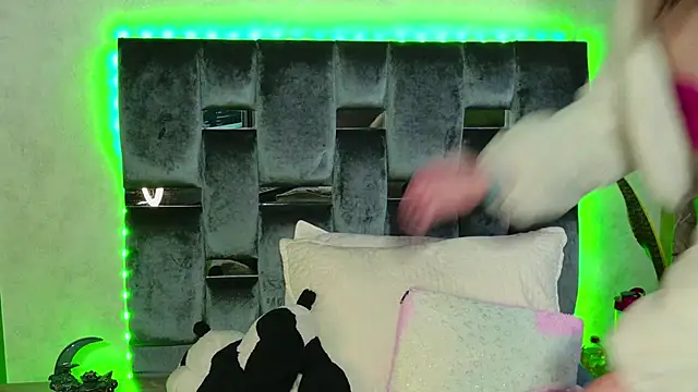 Taurito    online show from 10-25-25, 04:20