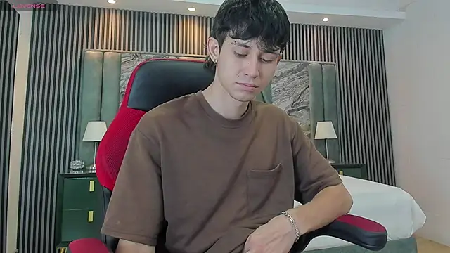 Snapshot of Michael_blue chatting on 09-09-25, 01:32 Michael blue online show from 09-09-25, 01:32