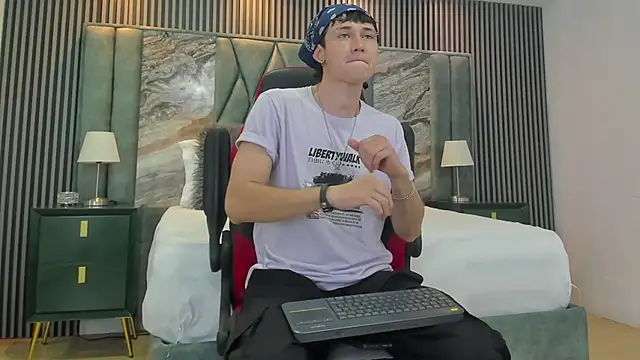 Snapshot of Michael_blue chatting on 09-13-25, 09:25 Michael blue online show from 09-13-25, 09:25