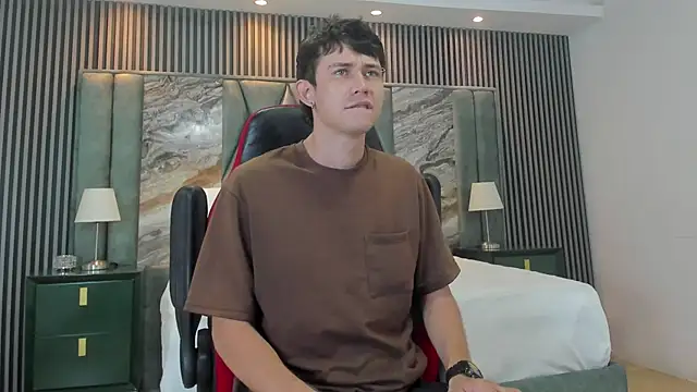 Snapshot of Michael_blue chatting on 09-18-25, 11:56 Michael blue online show from 09-18-25, 11:56