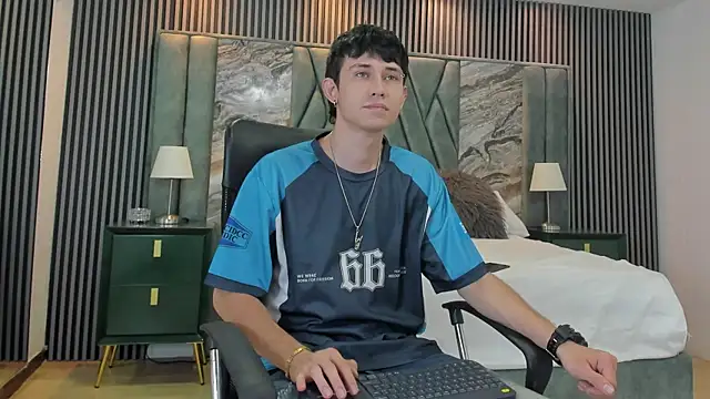 Snapshot of Michael_blue chatting on 09-23-25, 07:50 Michael blue online show from 09-23-25, 07:50