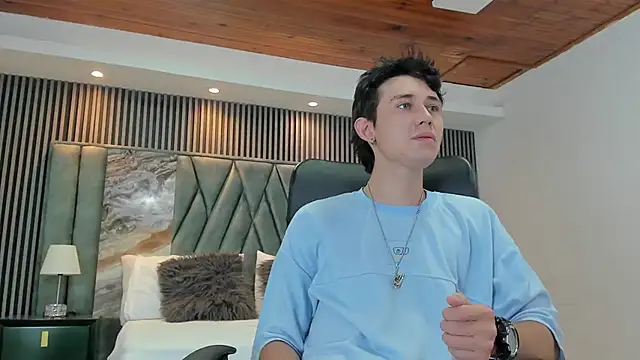 Snapshot of Michael_blue chatting on 09-27-25, 04:01 Michael blue online show from 09-27-25, 04:01