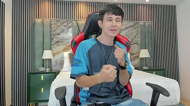 Snapshot of Michael_blue chatting on 10-03-25, 07:44 Michael blue online show from 10-03-25, 07:44