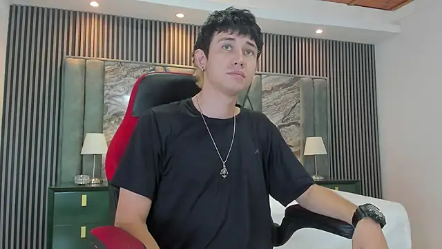 Snapshot of Michael_blue chatting on 10-05-25, 01:31 Michael blue online show from 10-05-25, 01:31