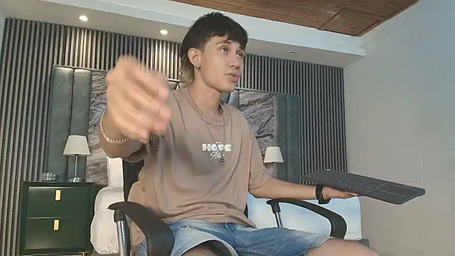 Michael blue online show from 01-08-26, 01:13