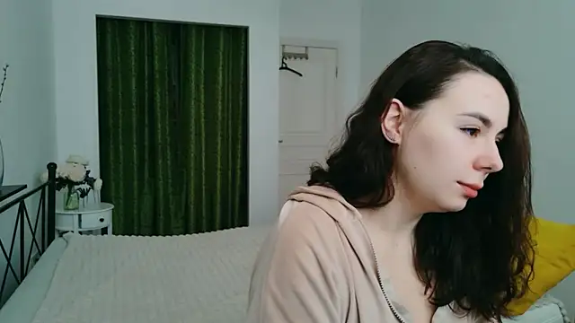 Snapshot of Di_na_Bell chatting on 10-06-25, 06:44 Di na Bell online show from 10-06-25, 06:44